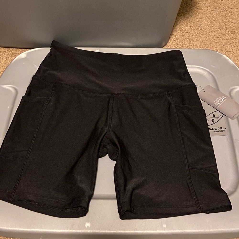 NWT WOMENS BIKE SHORTS SIZE MEDIUM